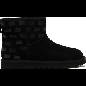 Ugg classic mini logo boot black 9 women’s new